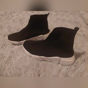 Women's Black Slip On Sneakers (Fashion Nova)